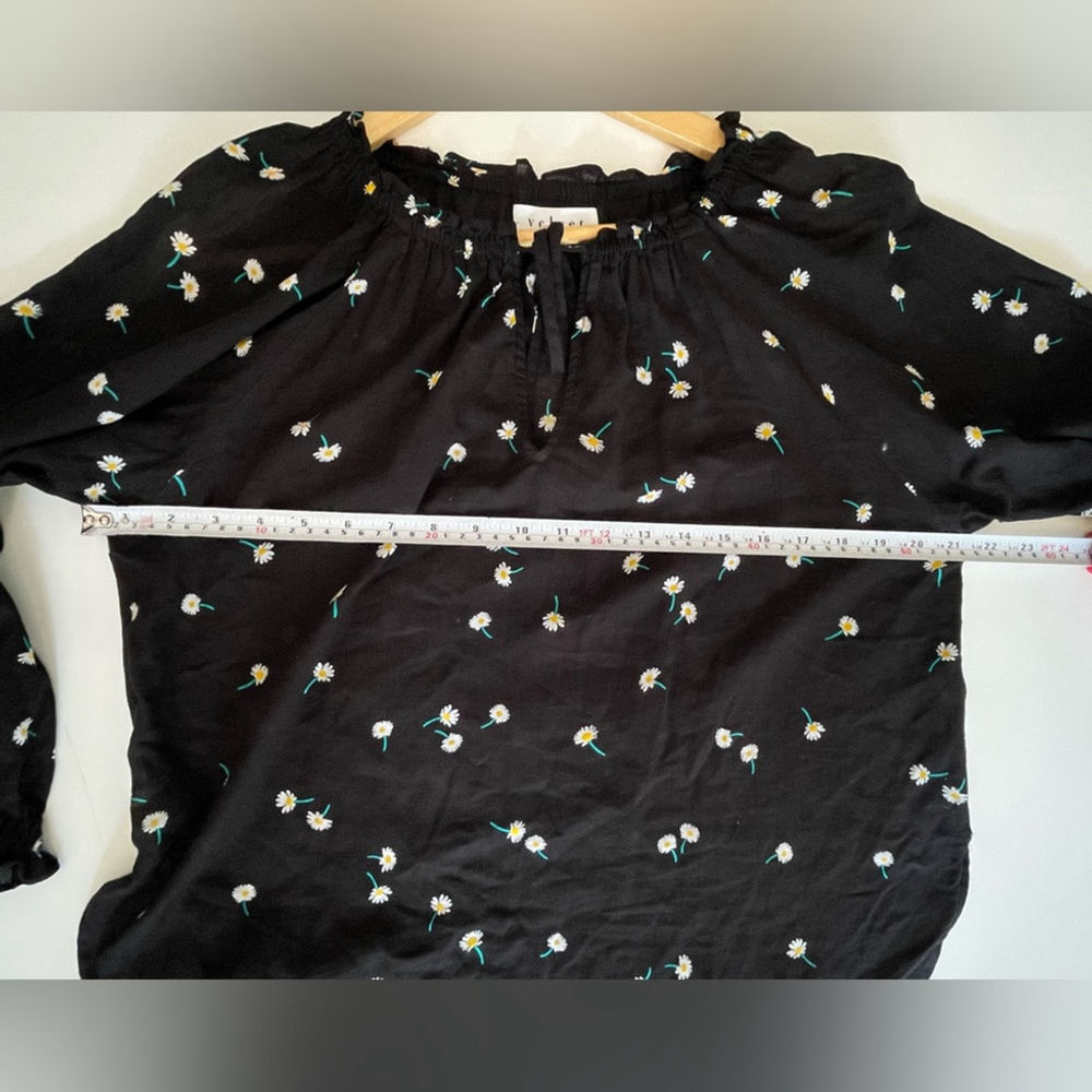 VELVET by GRAHAM & SPENCER Black Daisy Print Cotton Peasant Blouse - Picture 3 of 5